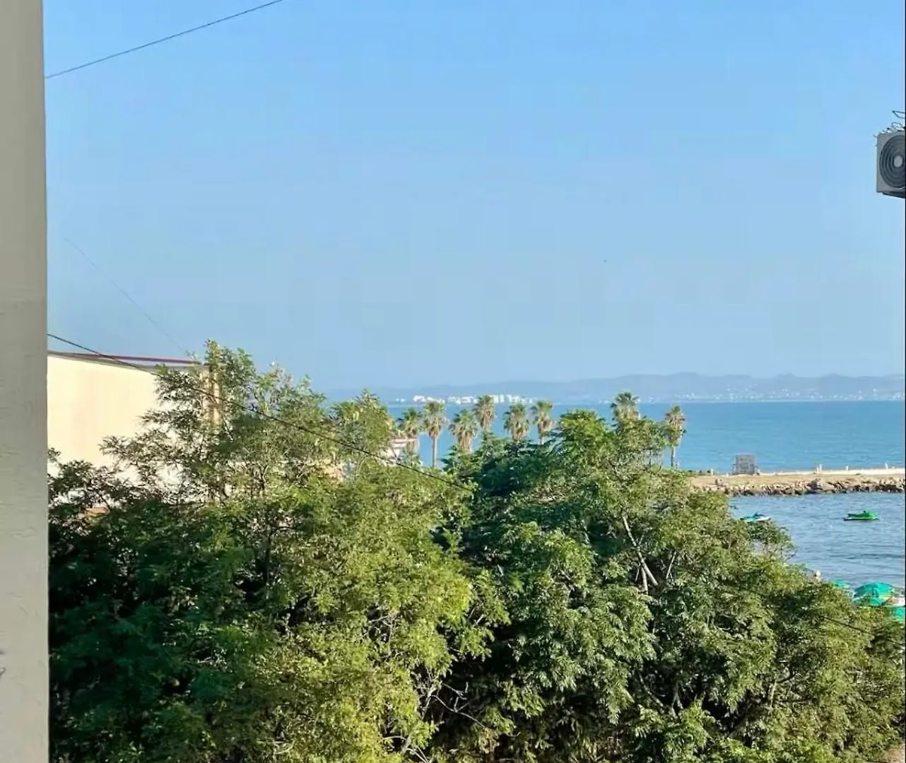 Seaside Modern Apartment Дуррес Албания